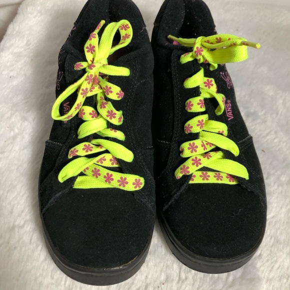 Girls Black & Pink Shoes. VANS. Size 3.5
Good condition 
Was $65
Now $25 - Picture 5 of 5